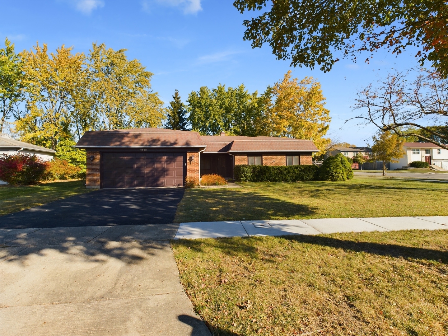 Property Photo:  1700 Shorewood Drive W  IL 60192 