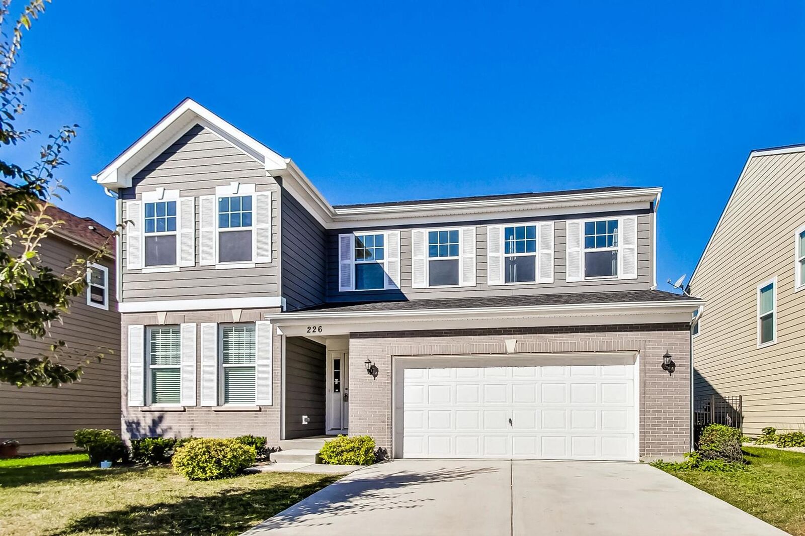 Property Photo:  226 Donald Drive  IL 60108 