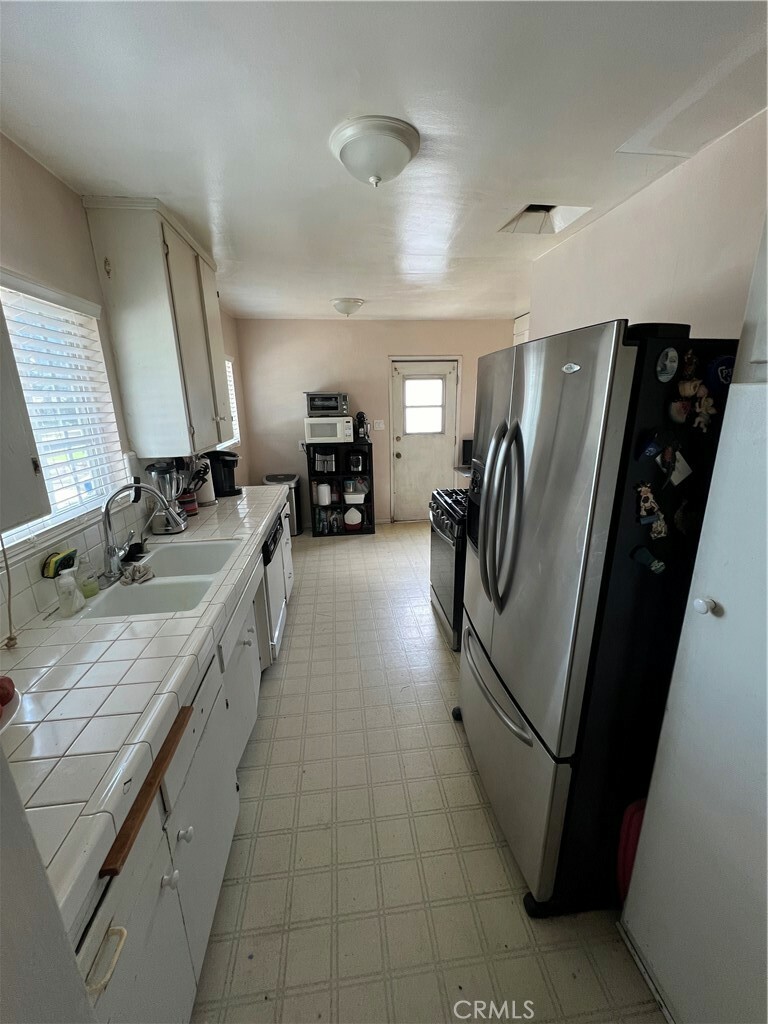 Property Photo:  221 S Walnut Street  CA 90631 