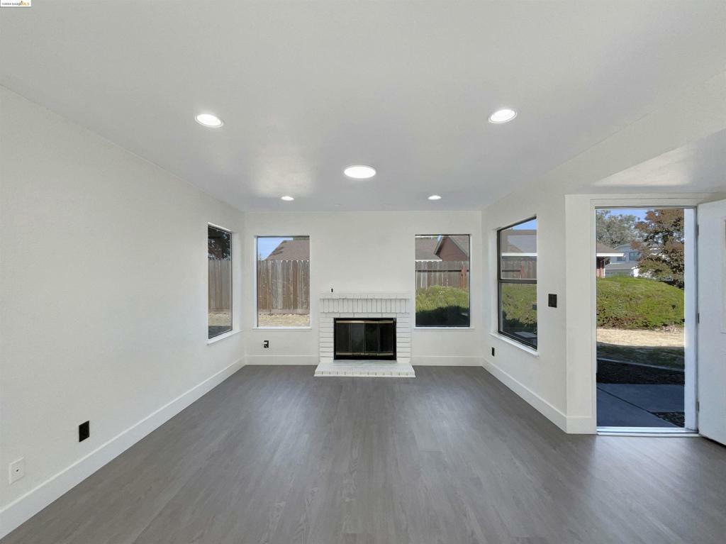 Property Photo:  1099 Scott St  CA 94533 