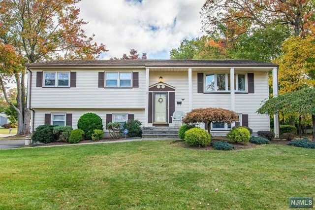 Property Photo:  24 Hampton Terrace  NJ 07470 