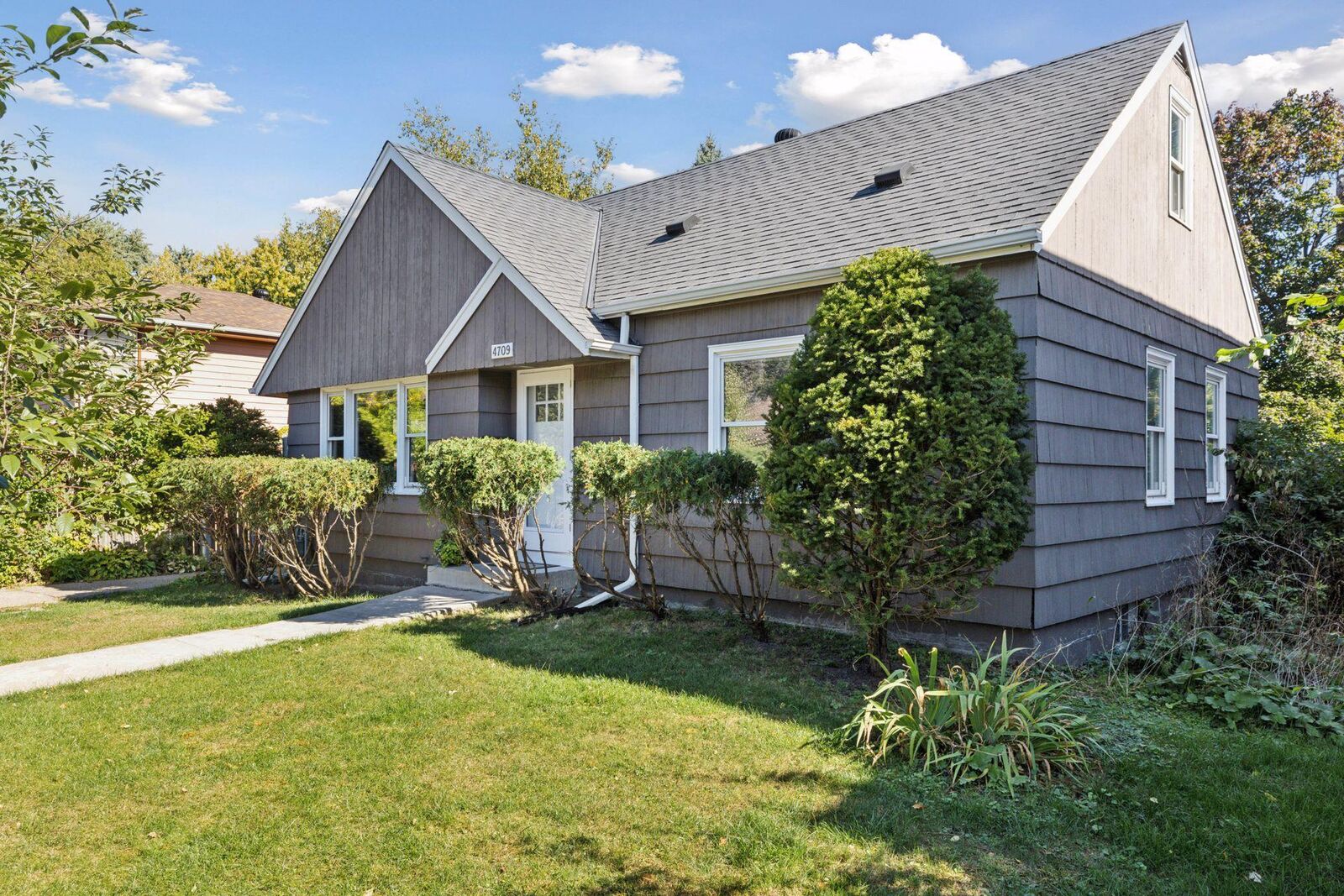 Property Photo: 4709 Xerxes Avenue S MN 55410