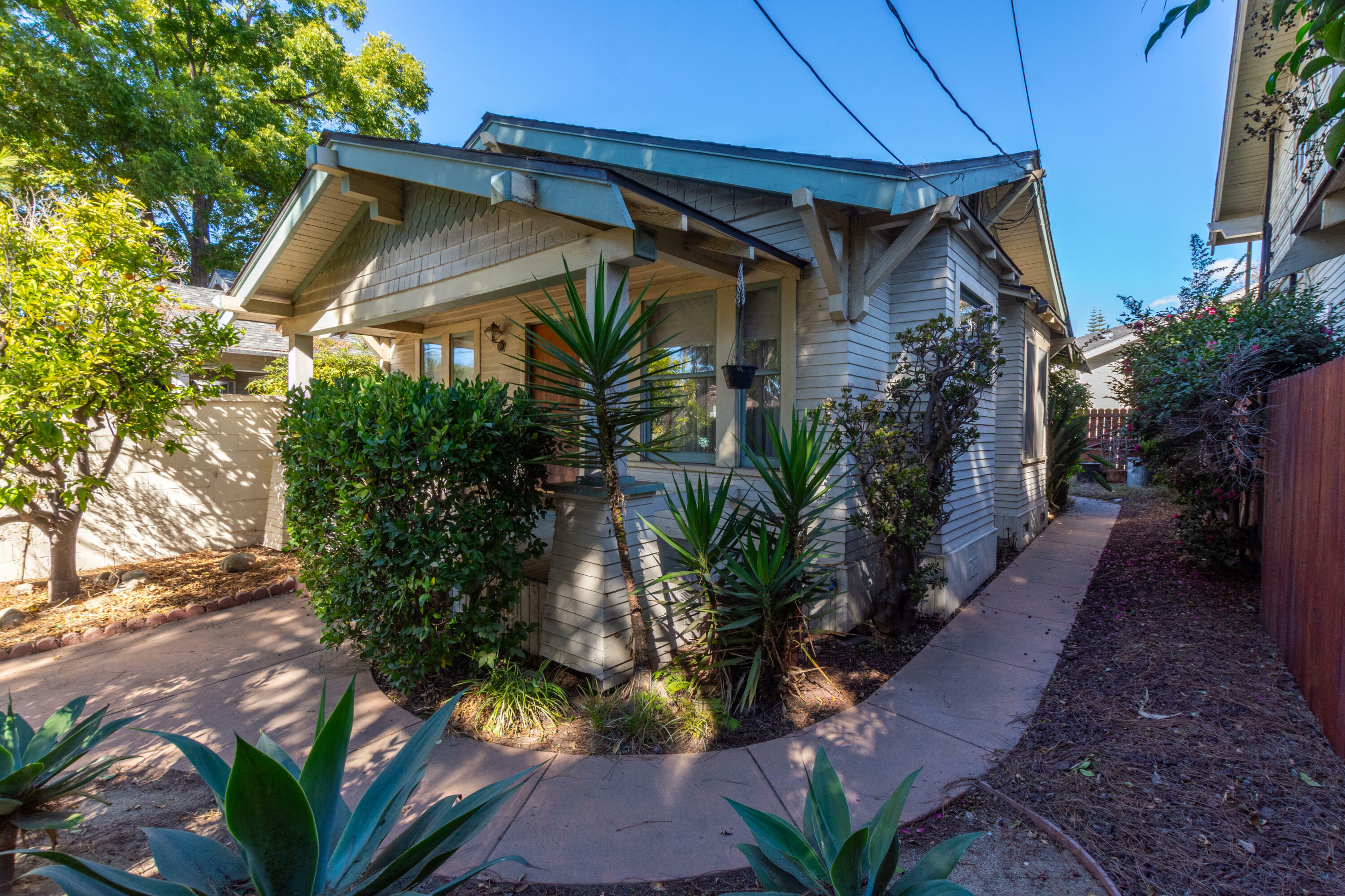 Property Photo:  1508 De La Vina Street  CA 93101 