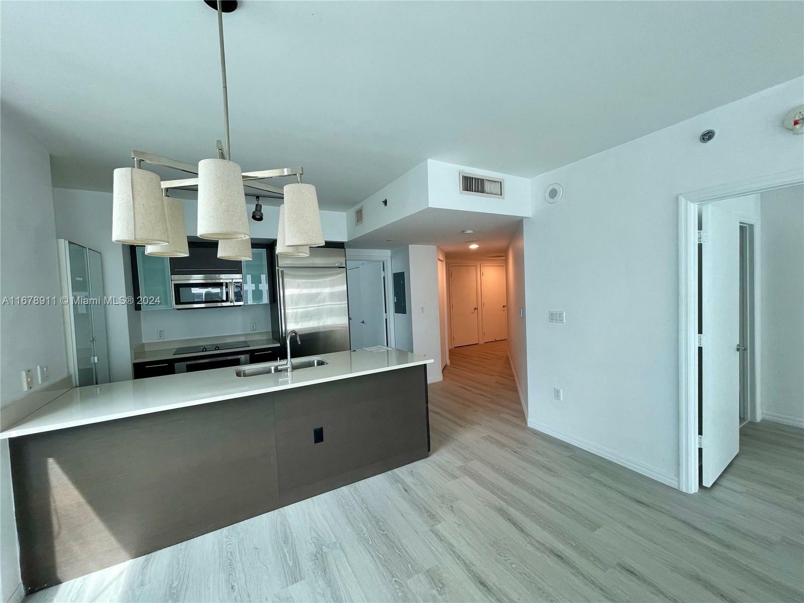 Property Photo:  500 Brickell Ave 3910  FL 33131 