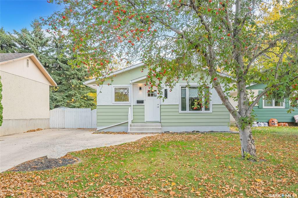 Property Photo:  211 Acadia Place  SK S7H 3W3 