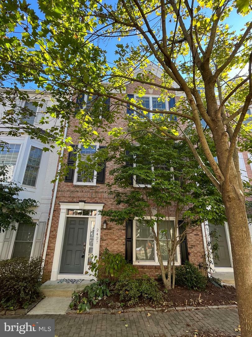 Property Photo:  2427 Huntington Park Drive  VA 22303 