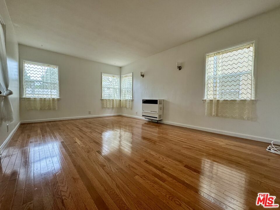 Property Photo:  4068   Creed Ave  CA 90008 