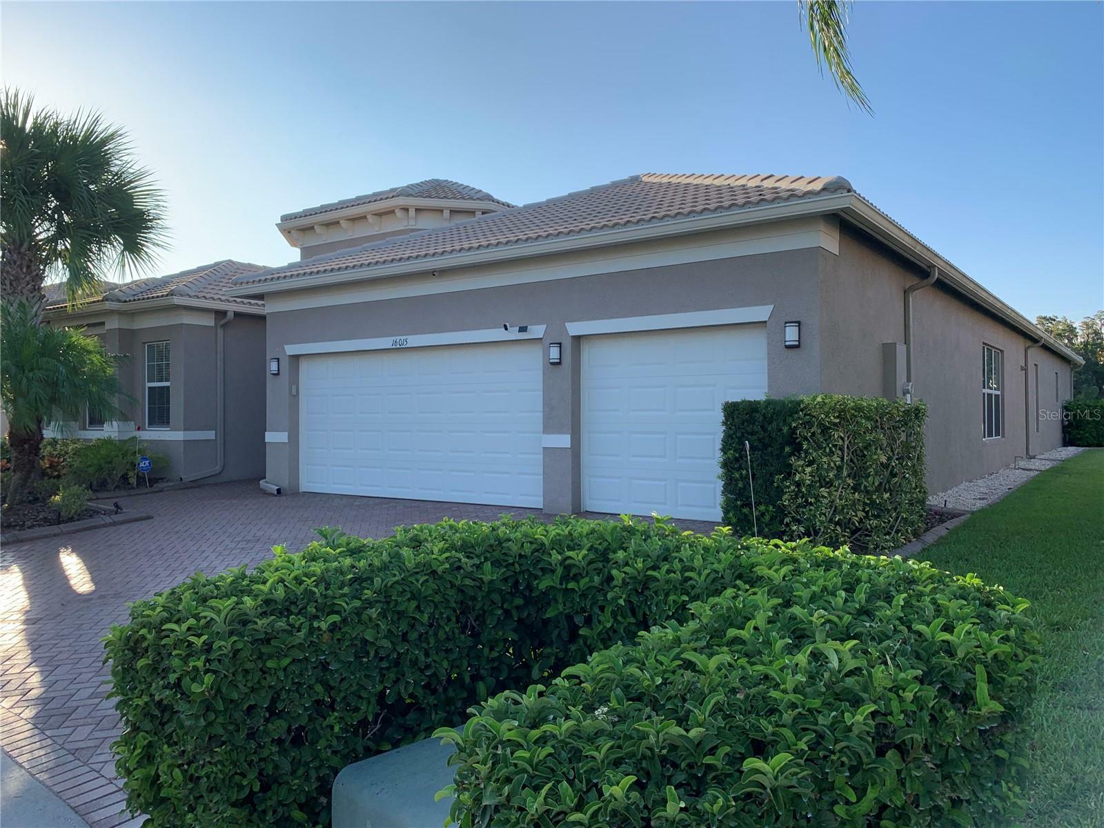 Property Photo:  16015 Cape Coral Drive  FL 33598 