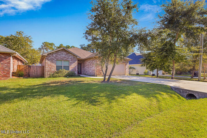 847 Ieke Drive  Diamondhead MS 39525 photo
