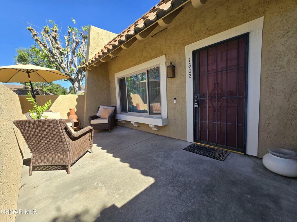 Property Photo:  1802 E Avenida De Las Flores  CA 91362 