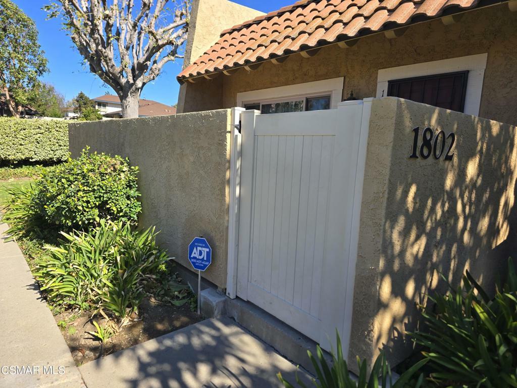 Property Photo:  1802 E Avenida De Las Flores  CA 91362 