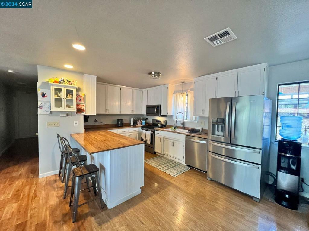 Property Photo:  1700 Tecolote Dr  CA 95667 