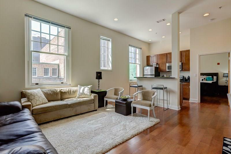 Property Photo:  703 Carondelet Street 207  LA 70130 