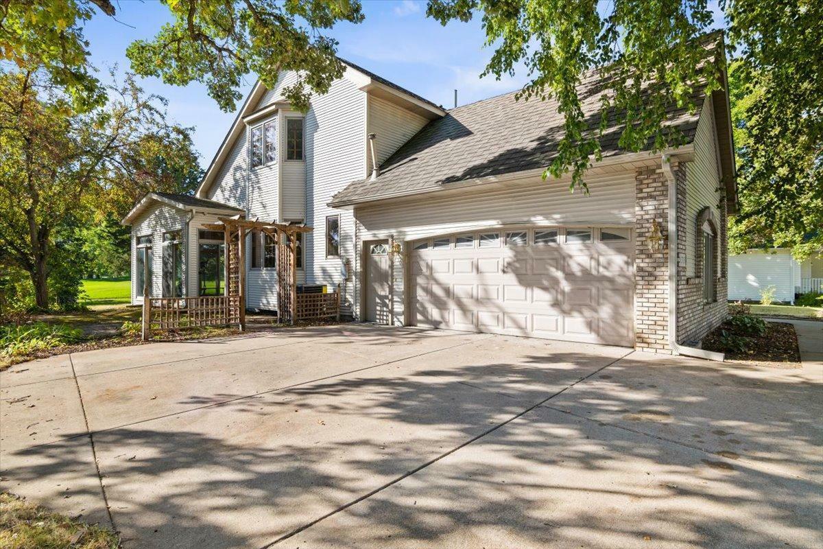 Property Photo:  13705 Parkview Drive  MN 55308 