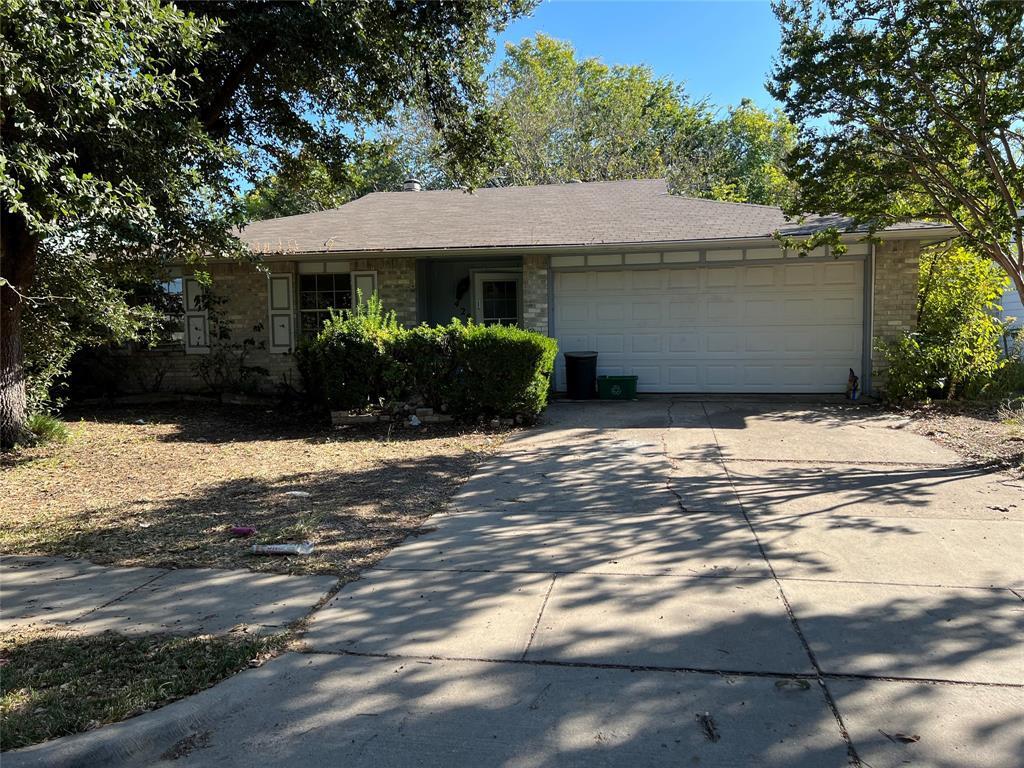 Property Photo: 425 E Ferndale Lane TX 75052