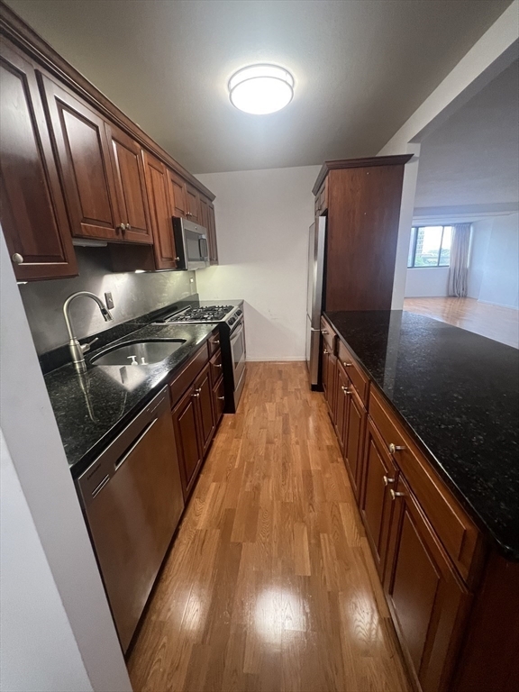 Property Photo:  6 Whittier Place 5D  MA 02114 