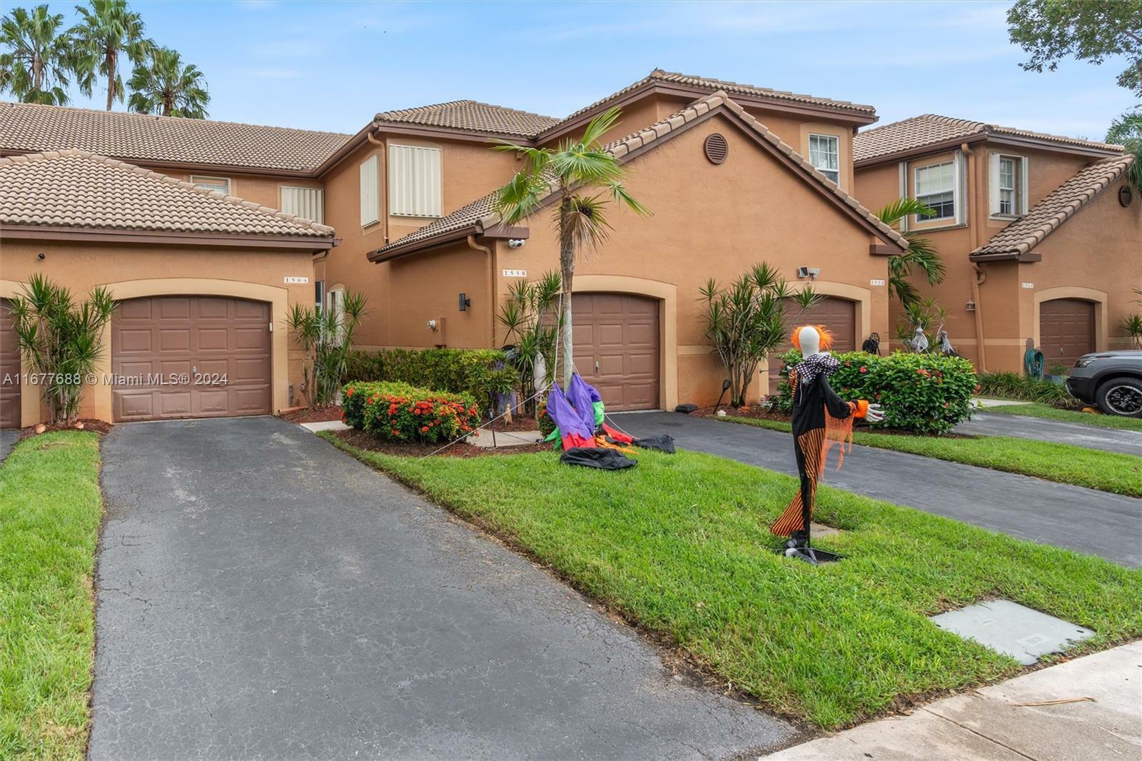 Property Photo:  1564 Veracruz Ln 1564  FL 33327 