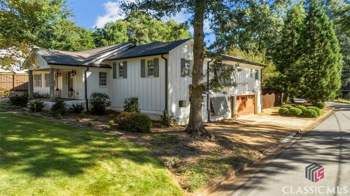 Property Photo:  495 Woodlawn Avenue  GA 30606 