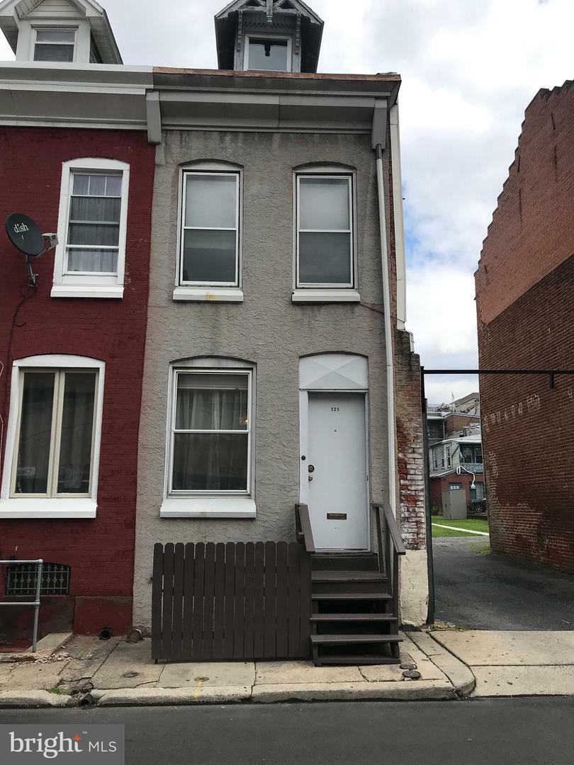 Property Photo:  121 Poplar Street  PA 19601 