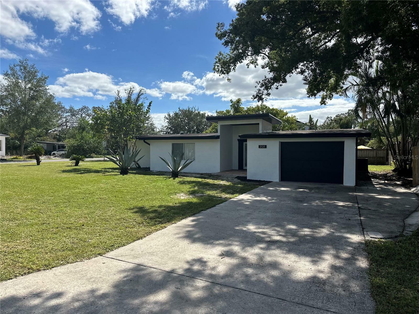 Property Photo:  2128 Sycamore Drive  FL 32789 