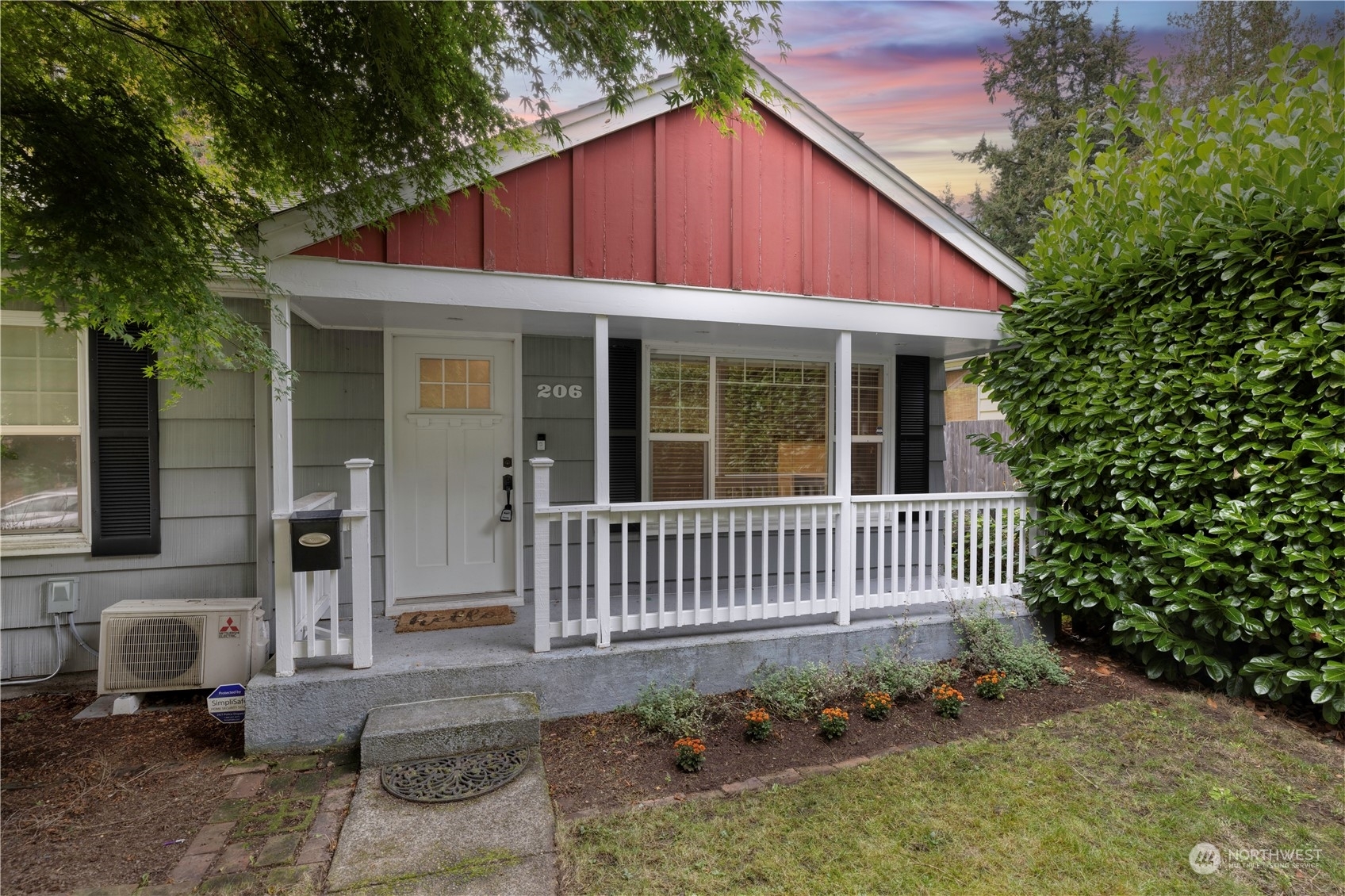 Property Photo:  206 Del Monte Avenue  WA 98466 