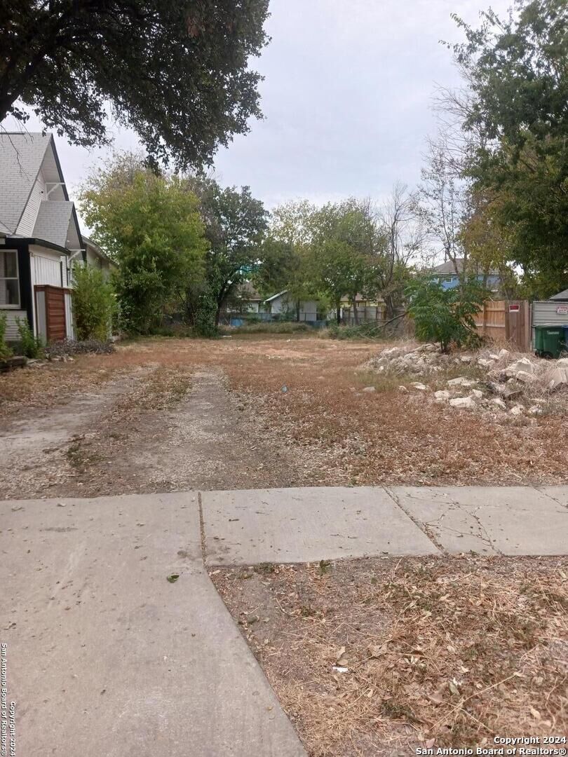 Property Photo:  530 E Whittier St  TX 78210 