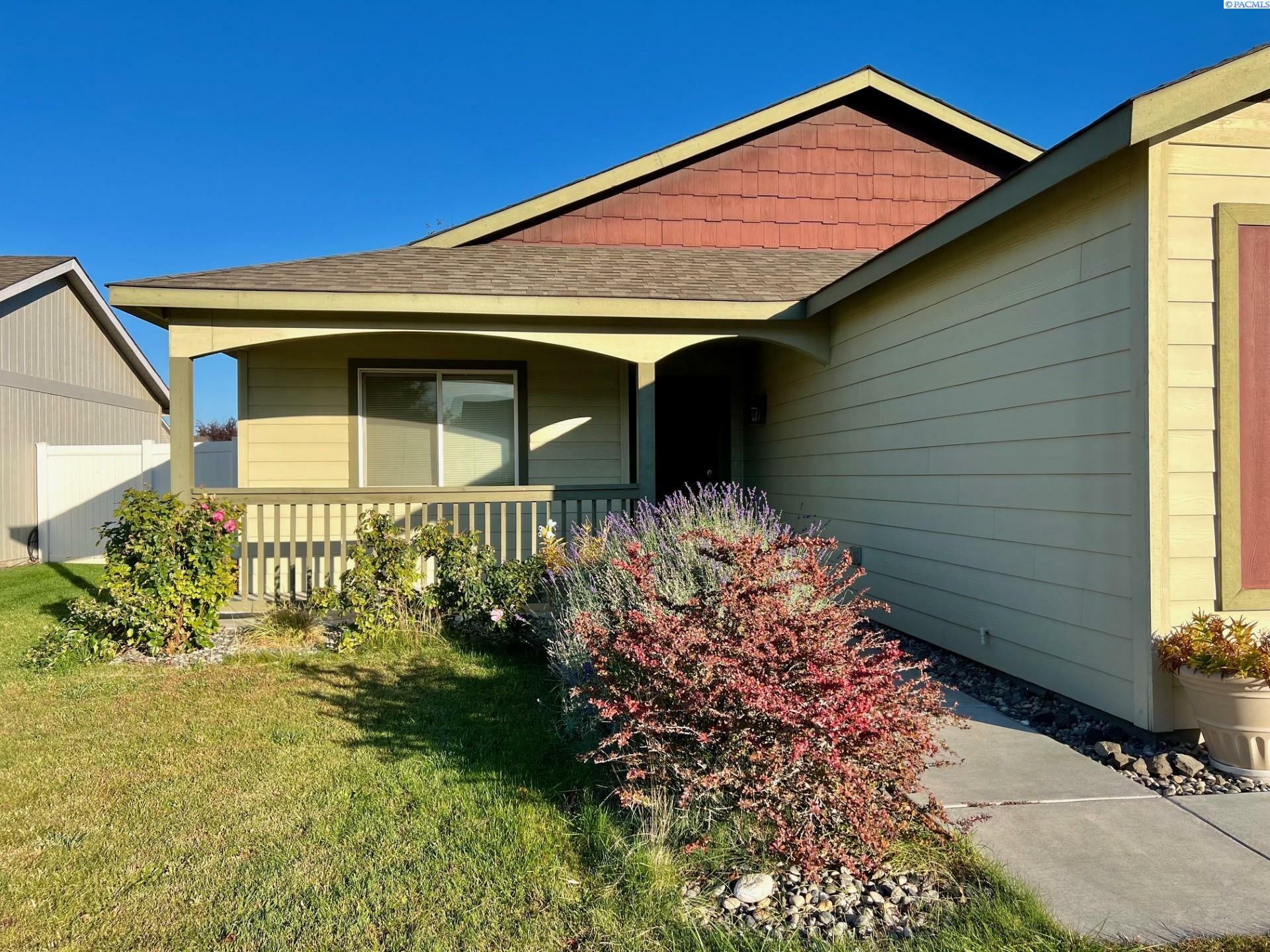 Property Photo:  1548 Larkspur Dr  WA 99352 