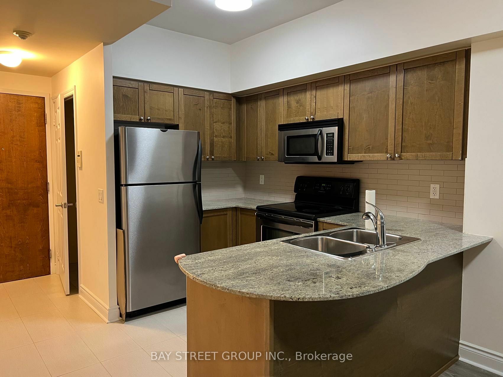 Property Photo:  763 Bay St 5003  ON M5G 2R3 