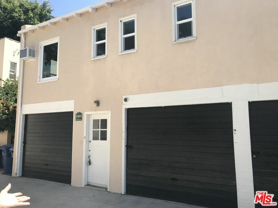 Property Photo:  1445 N Alta Vista  CA 90046 