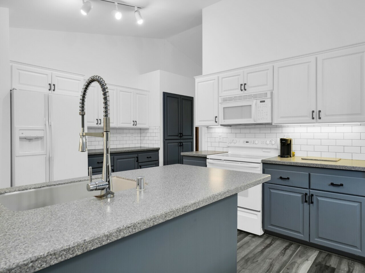 Property Photo: 904 Bay View Cir 66 WI 53149