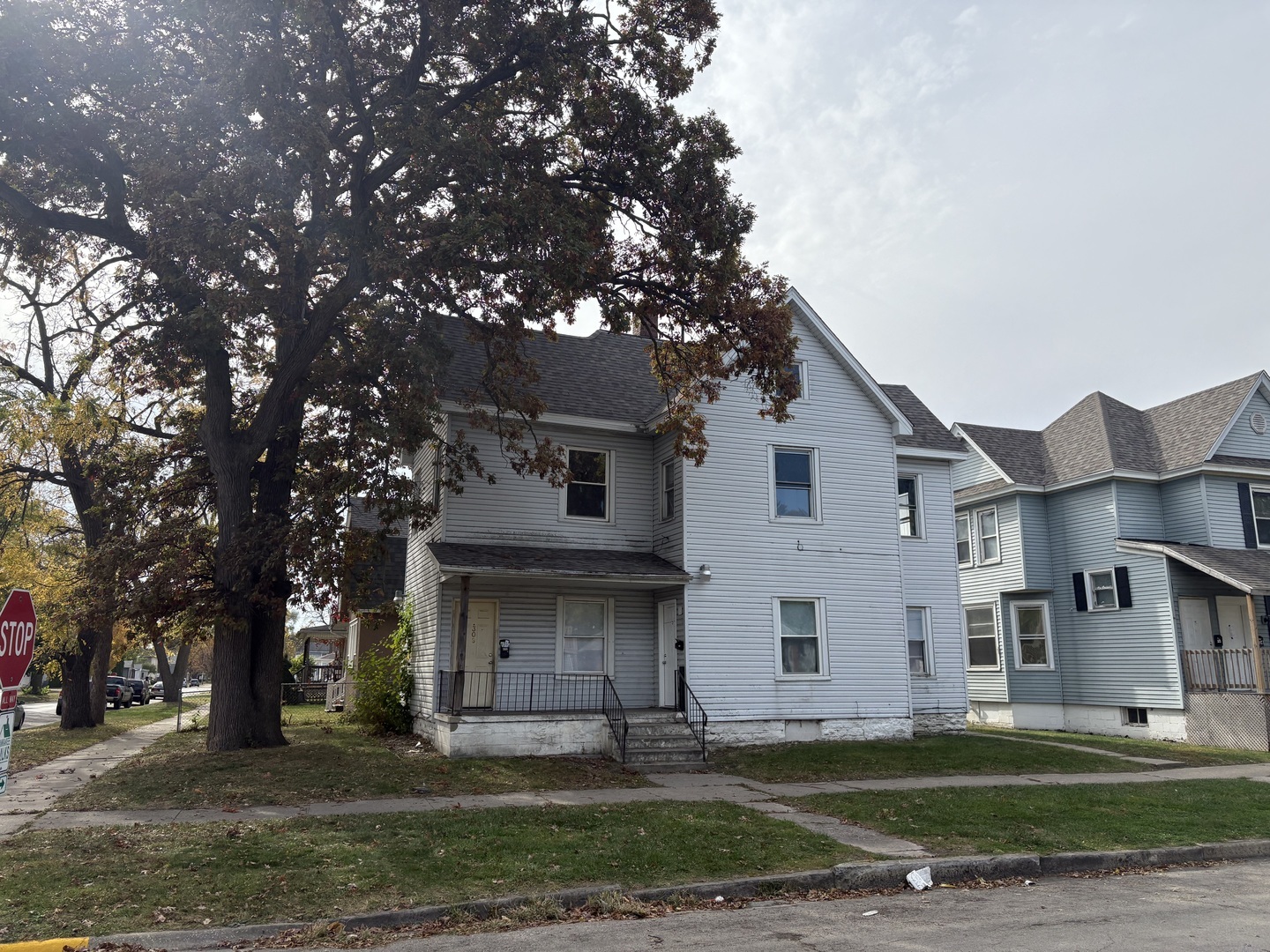 Property Photo:  310 W Merchant Street  IL 60901 