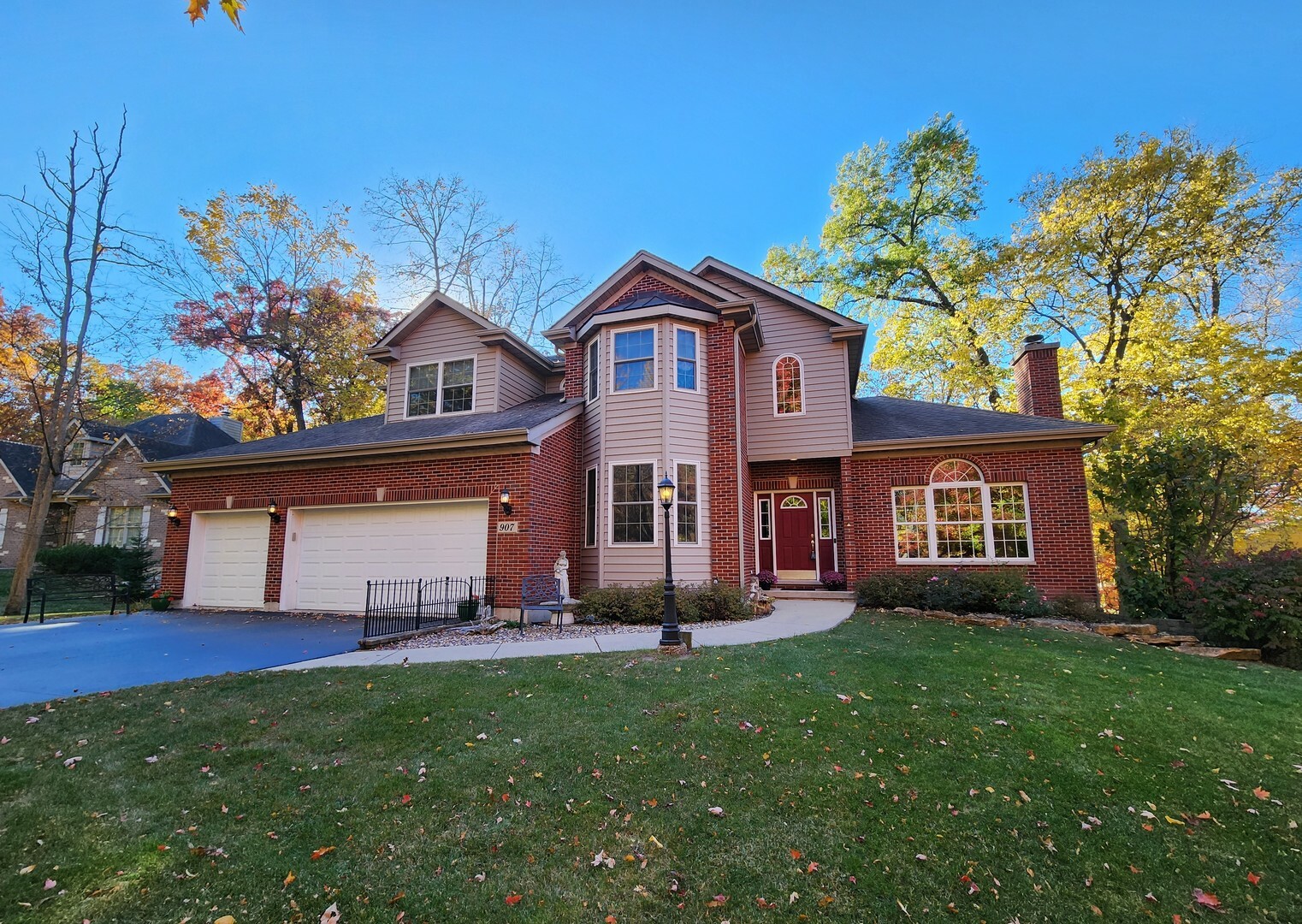 Property Photo:  907 Westwood Circle  IL 60135 