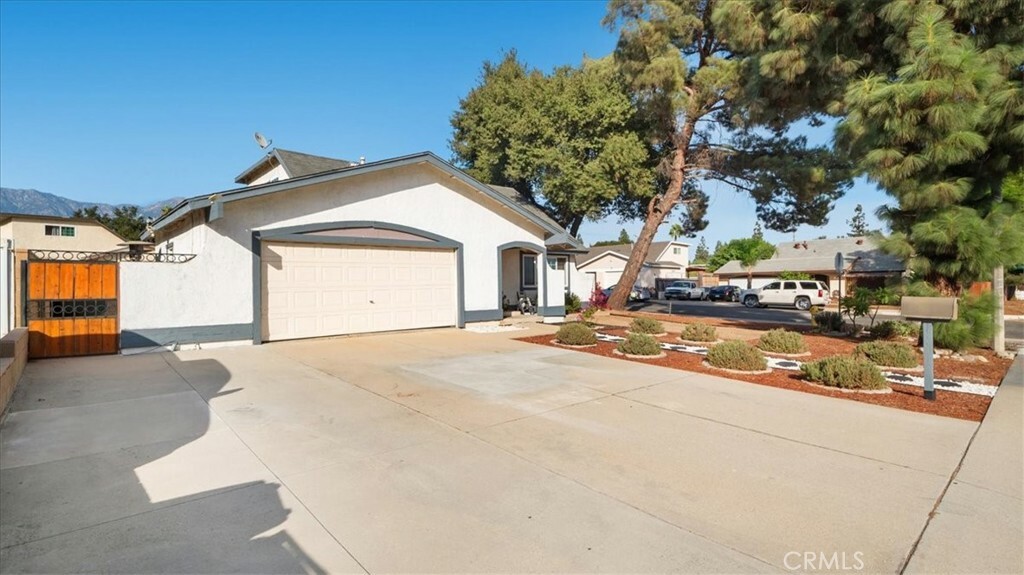 Property Photo:  1833 E 7th Street  CA 91764 