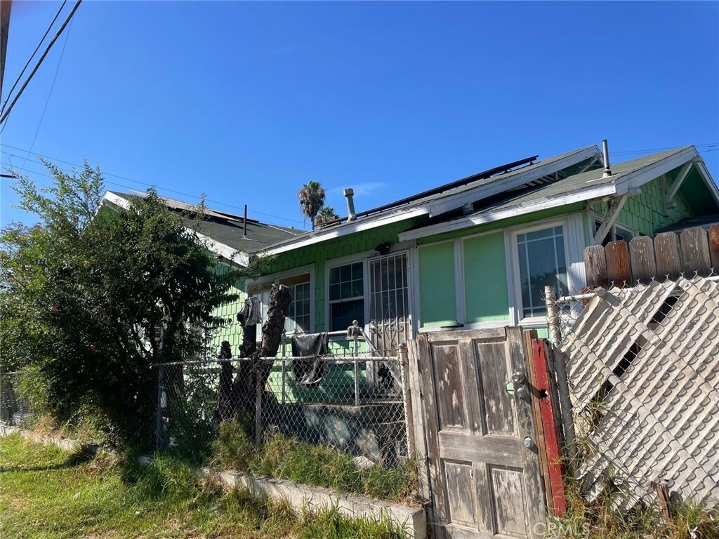 Property Photo:  358 W 11th Street  CA 92410 