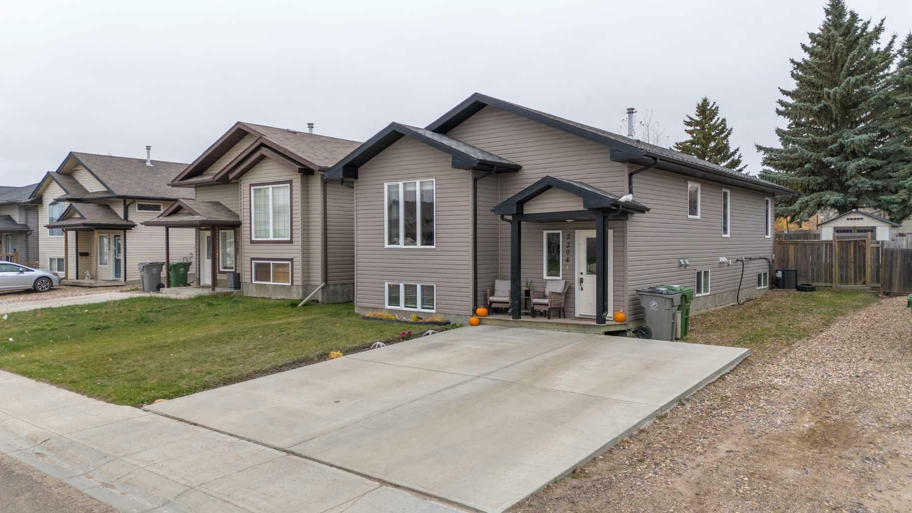 Property Photo: 2204 46 Avenue SK S9V 0Z6