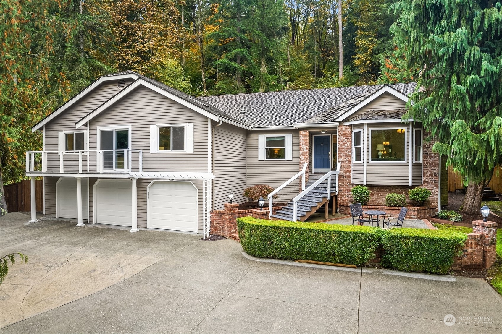 Property Photo:  21003 SE 138th Place  WA 98027 