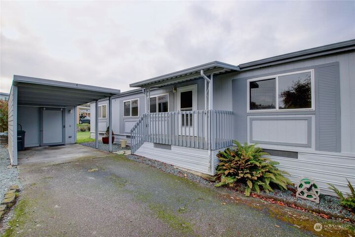 Property Photo:  2920  Heller Street C  WA 98277 