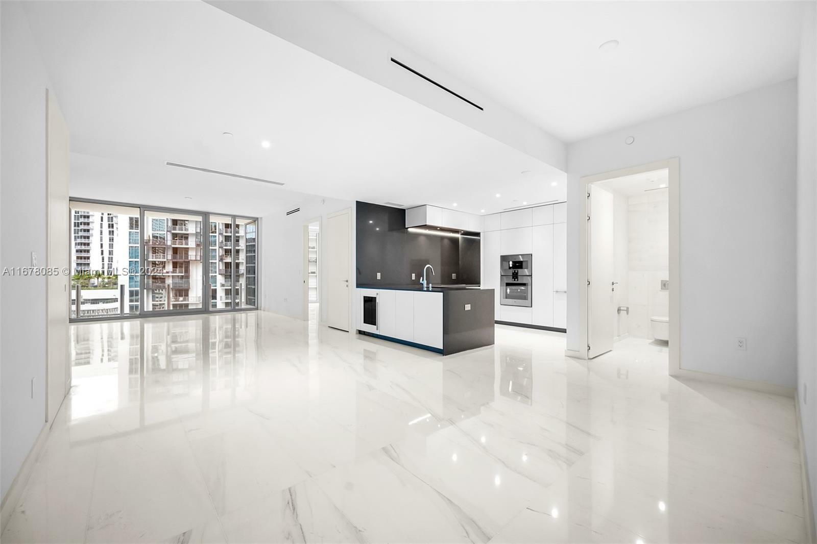 Property Photo:  300 Biscayne Blvd Way 2809  FL 33131 