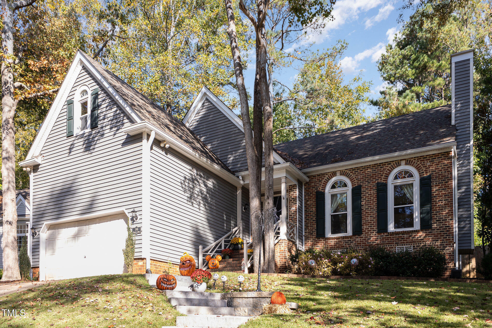 Property Photo:  208 Kirkfield Drive  NC 27518 