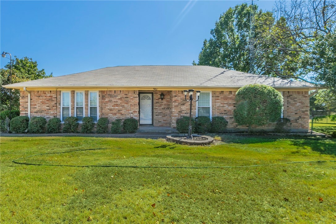 961 Shilling Drive  Elm Mott TX 76640 photo