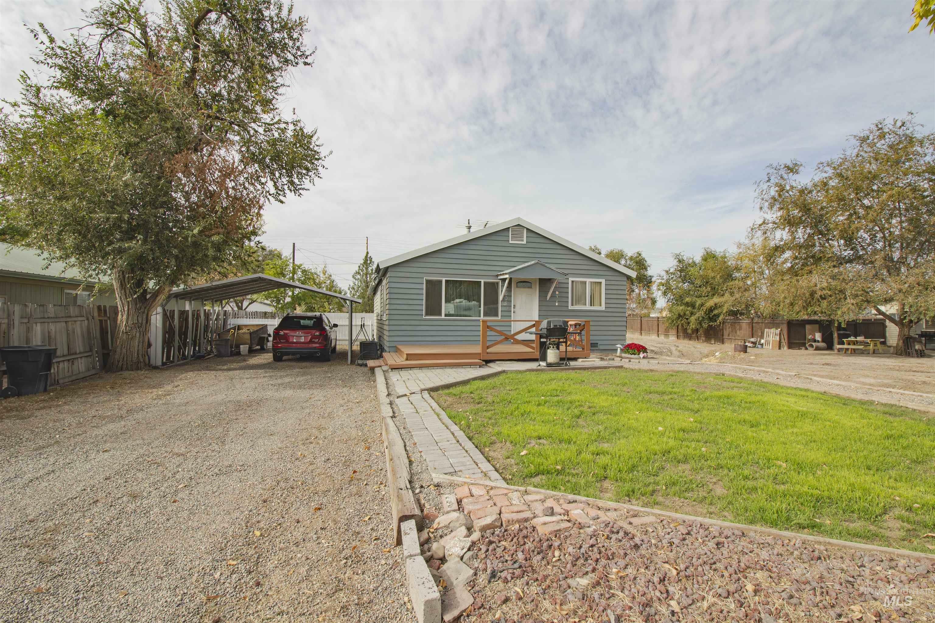 Property Photo:  805 N 2nd Street  OR 97913-3110 