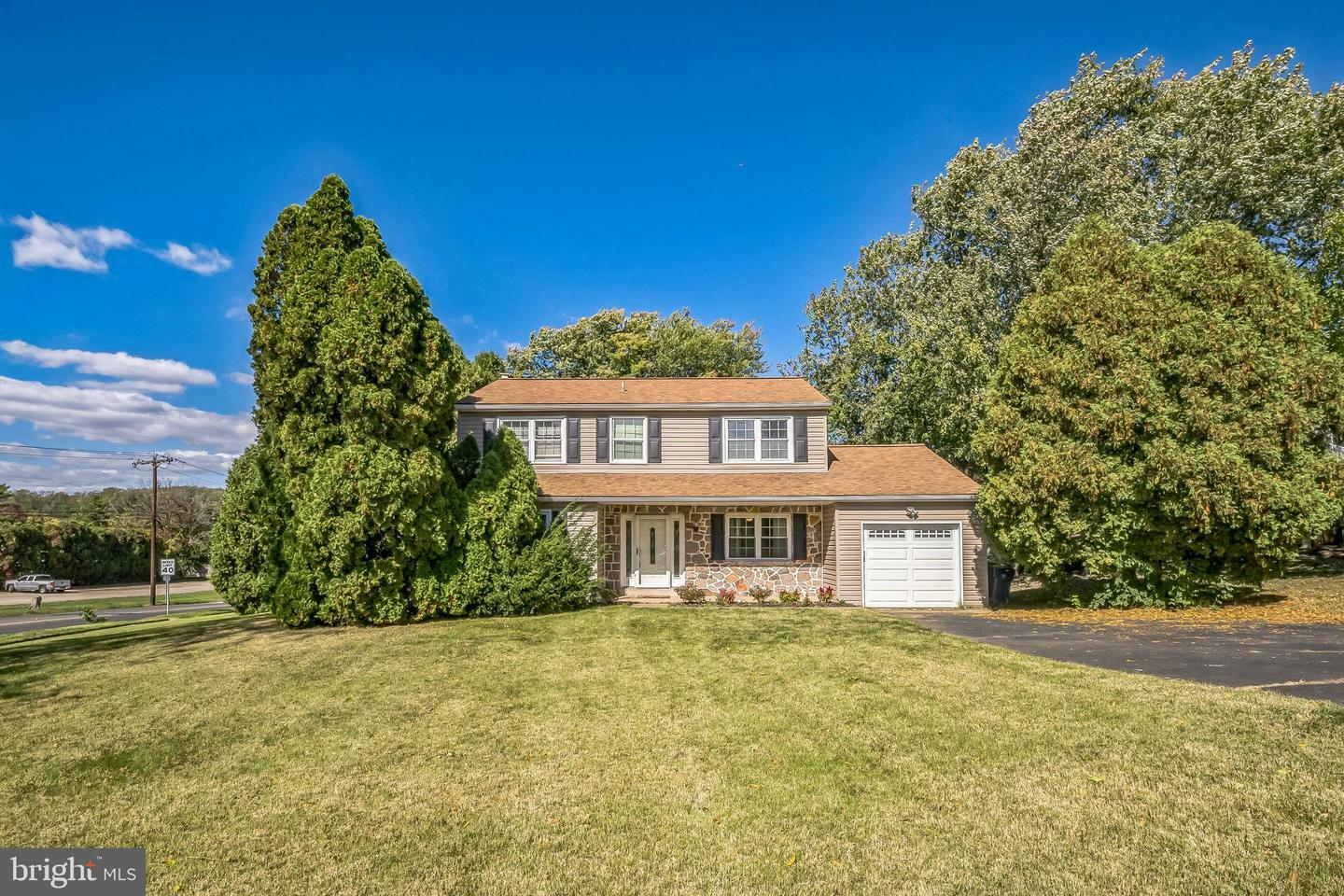 Property Photo:  700 Fitzwatertown Road  PA 19038 