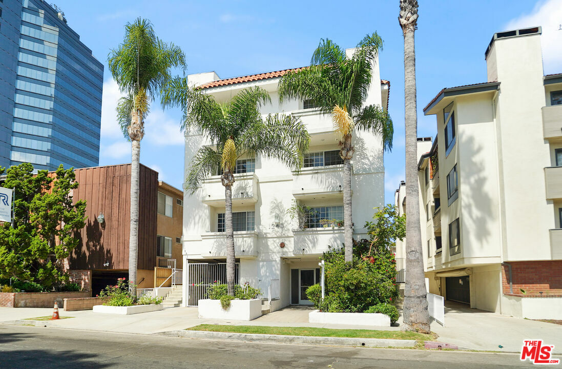 Property Photo:  1240   Amherst Ave 101  CA 90025 