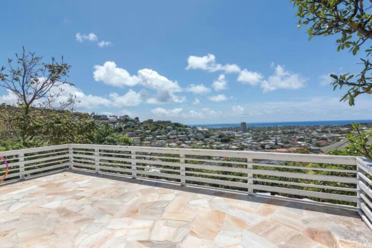 3767 Pukalani Place  Honolulu HI 96816 photo