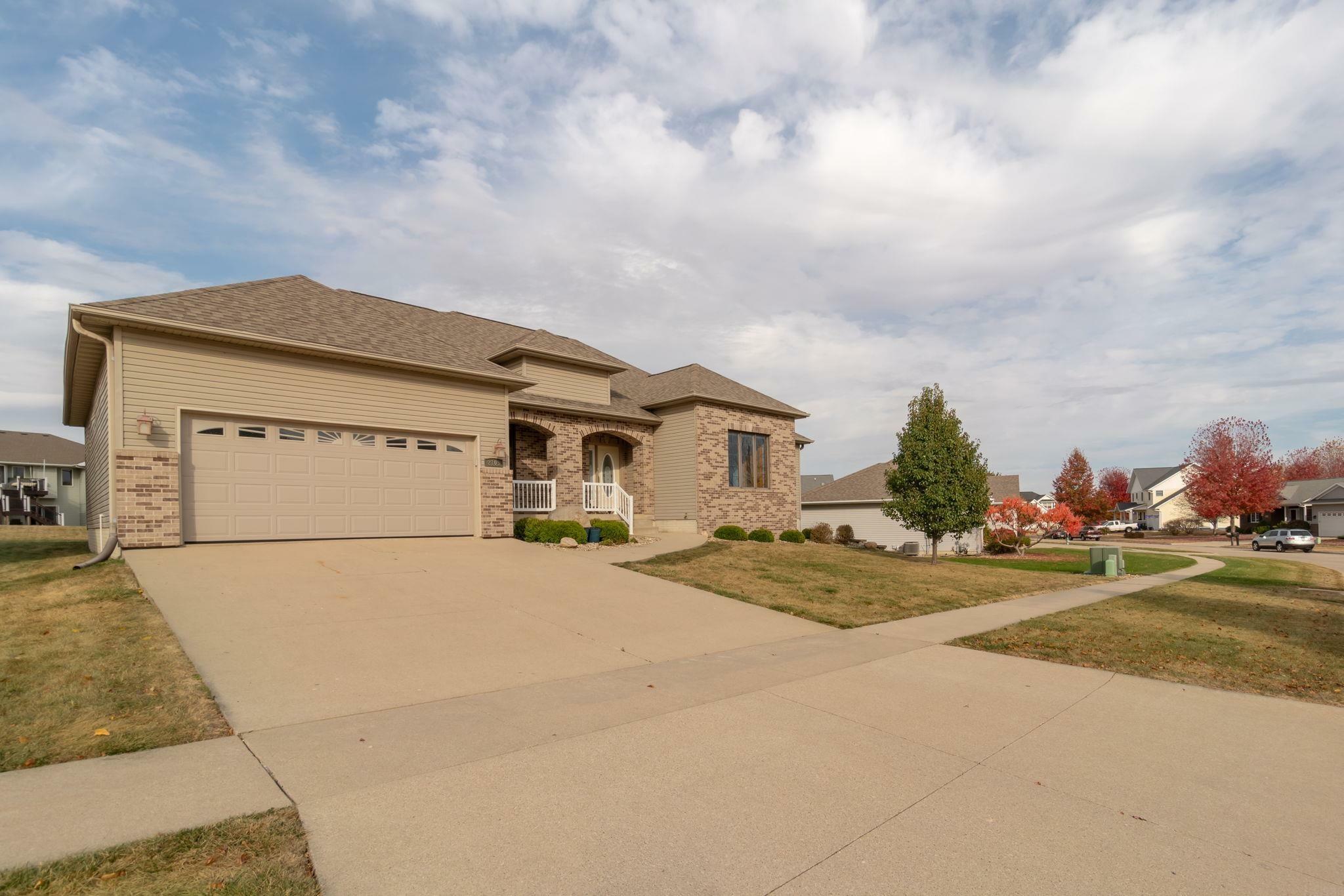 Property Photo:  2105 Boxwood Drive  IA 50613 