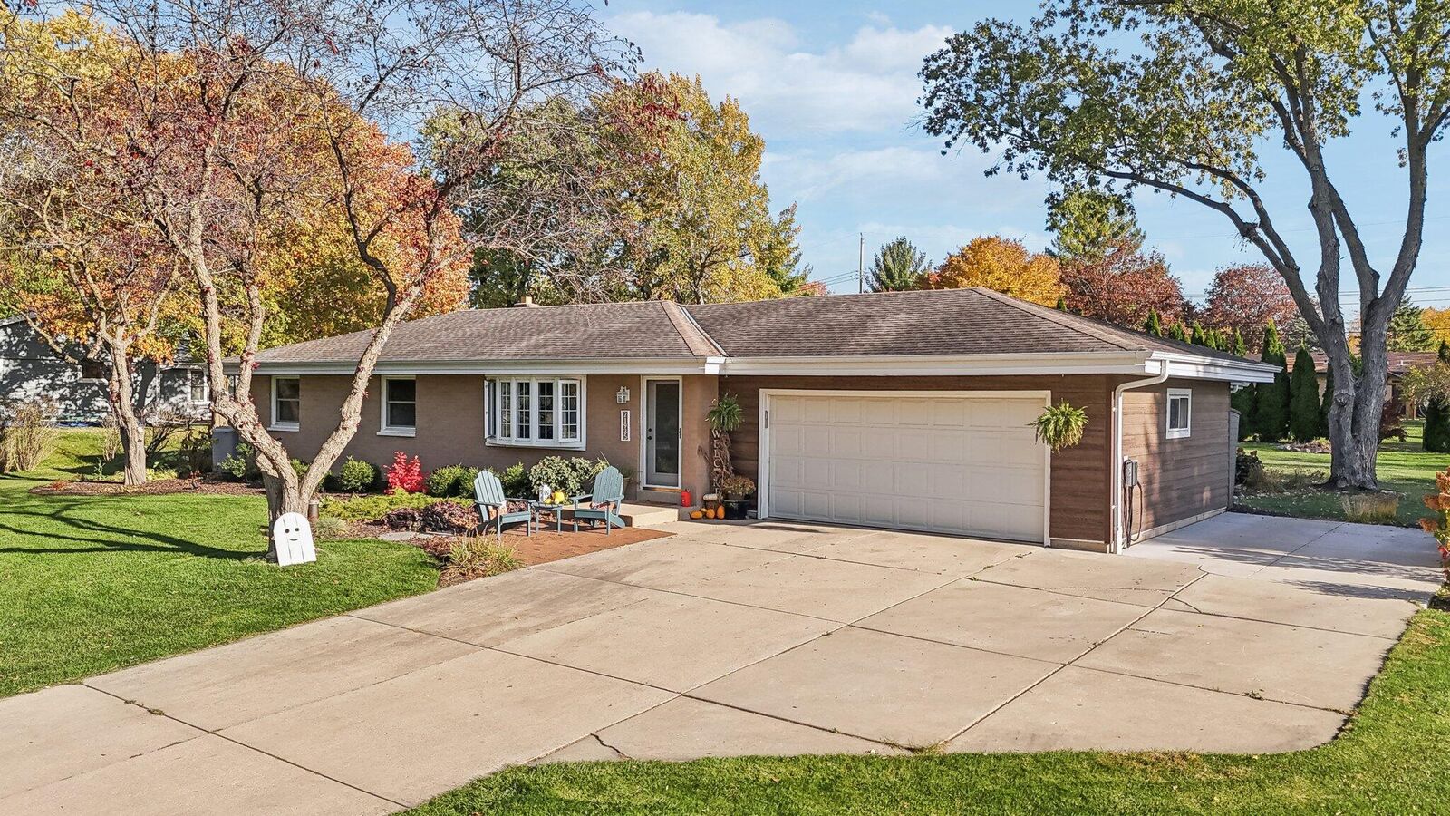 Property Photo: 21935 Holly Crest Dr WI 53045