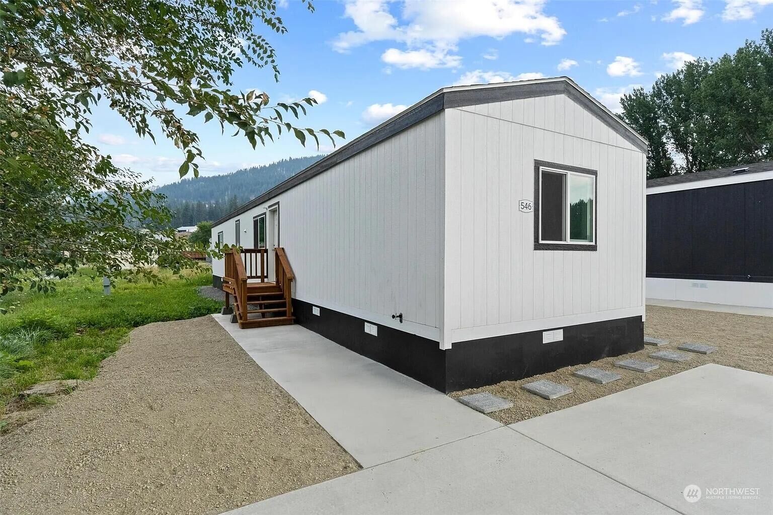 Property Photo:  546 W 8th Ave  WA 99114 