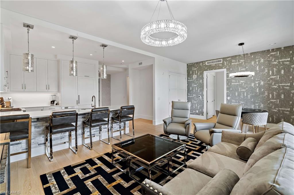 Property Photo: 850 Central Ave 202 FL 34102
