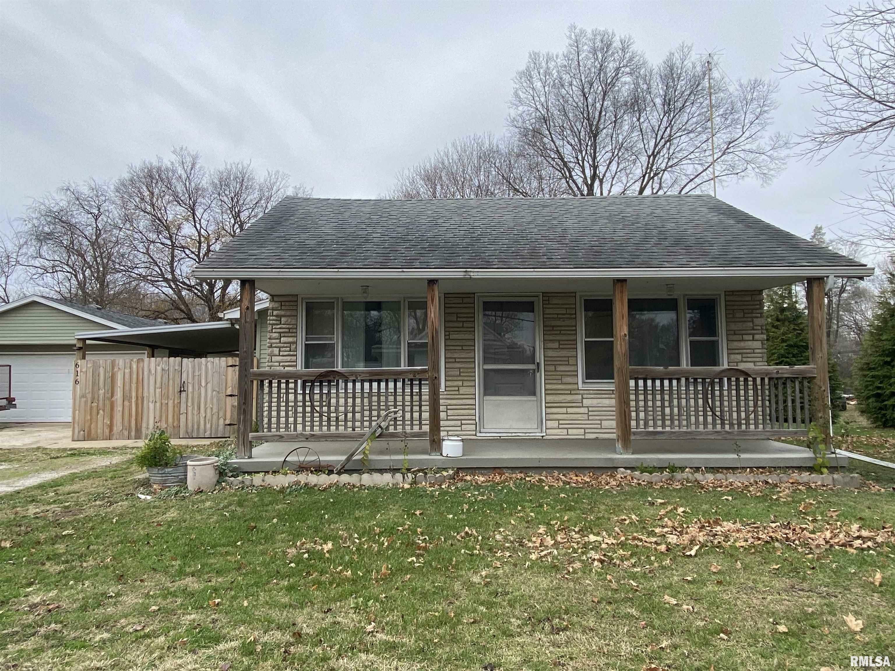 Property Photo:  616 N Grand Avenue  IL 61563 