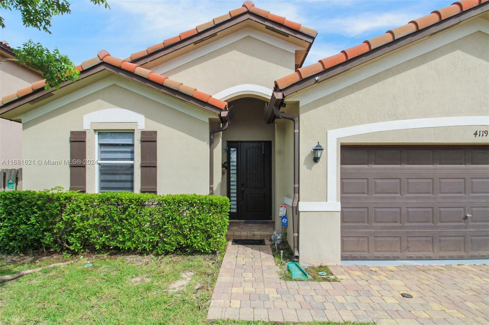 Property Photo:  4119 NE 21st Ct  FL 33033 